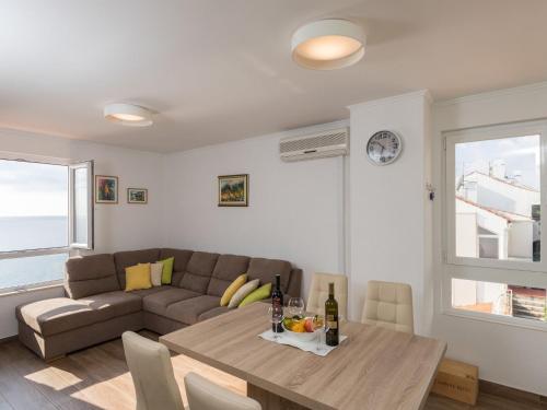 Apartment Gigi - Two Bedroom Apartment with Terrace and Sea View