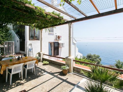 Apartment Gigi - Two Bedroom Apartment with Terrace and Sea View