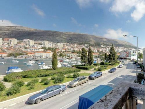 Apartment Mihe - Two-Bedroom Apartment with Balcony and Sea View