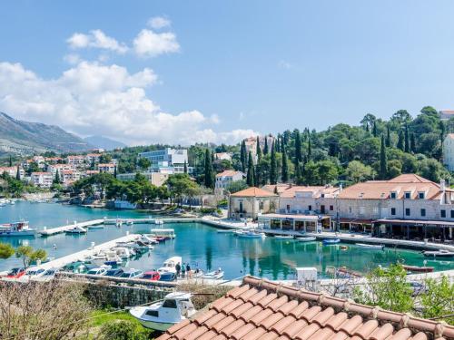 Apartments & Rooms Mihajica- Comfort Studio Apartment with Balcony and Sea View