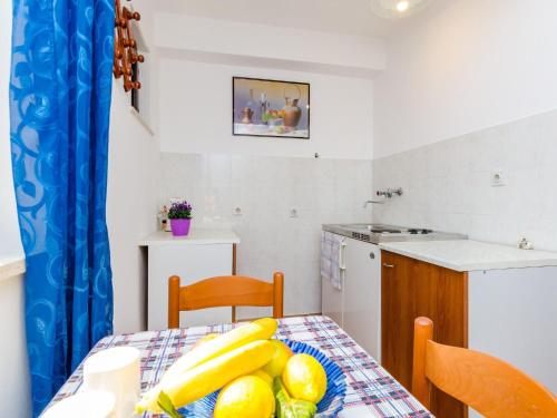 Apartments & Rooms Mihajica- Comfort Studio Apartment with Balcony and Sea View