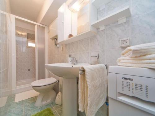 Apartment Maru - Two Bedroom Apartment with City View A4