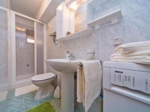 Apartment Maru - Two Bedroom Apartment with City View A4
