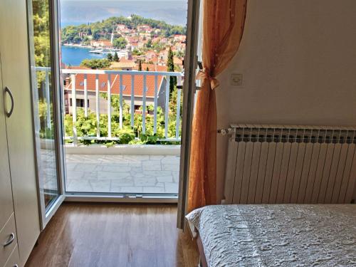 Apartment Siesta - Two-Bedroom Apartment with Balcony and Sea View