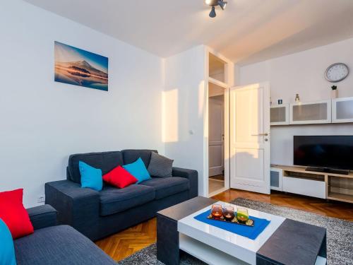 1 bedroom apartment with balcony