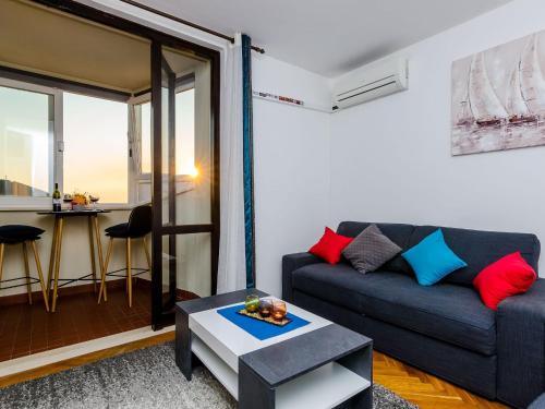 1 bedroom apartment with balcony