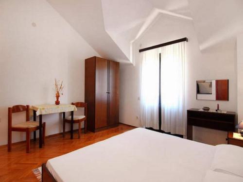 Apartments Nadia - Studio Apartment with Balcony