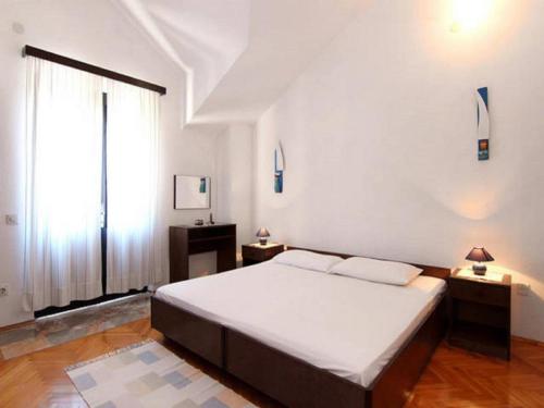 Apartments Nadia - Studio Apartment with Balcony