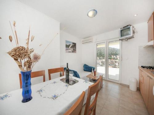 a kitchen and dining room with a table and chairs at Bertie's Lodge - Two Bedroom Apartment with Terrace and Sea View A1 in Smokvica