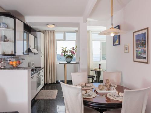 Apartment Merivo - Apartment with Sea View