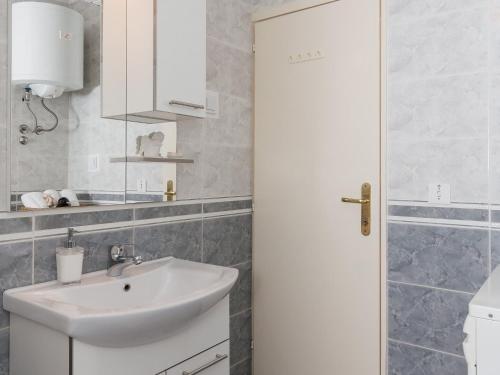 Apartment Merivo - Apartment with Sea View