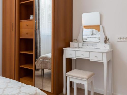 Apartments Tomas- Standard One Bedroom Apartment with Balcony A2