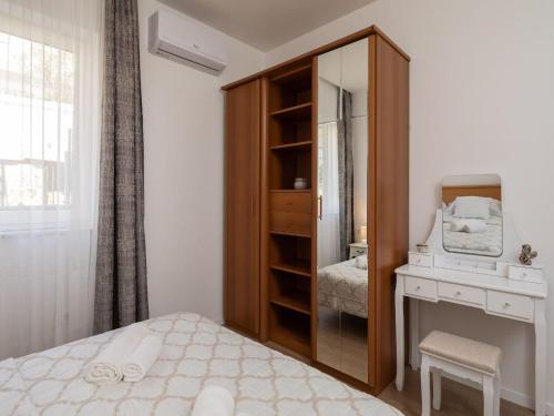 Apartments Tomas- Standard One Bedroom Apartment with Balcony A2