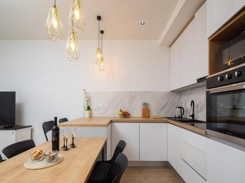 Apartments Tomas- Standard One Bedroom Apartment with Balcony A2
