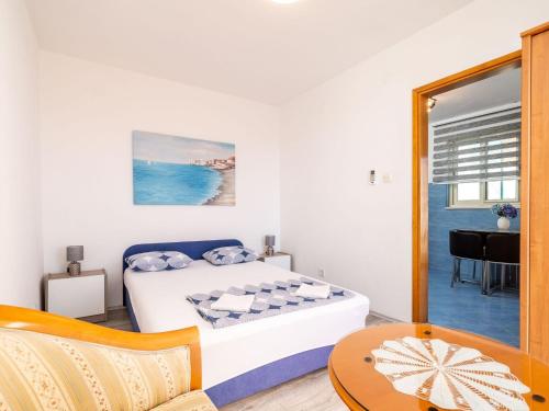 Apartment & Rooms Alan - One Bedroom Apartment with Balcony and Sea View