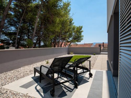 Apartments Dva Galeba - Standard One Bedroom Apartment with Terrace 101