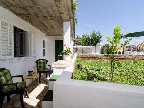 Apartment Mir - Studio Apartment with Garden View