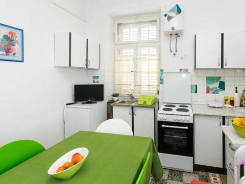 Apartment Blue & Green - Two-Bedroom Apartment with Terrace and Garden View