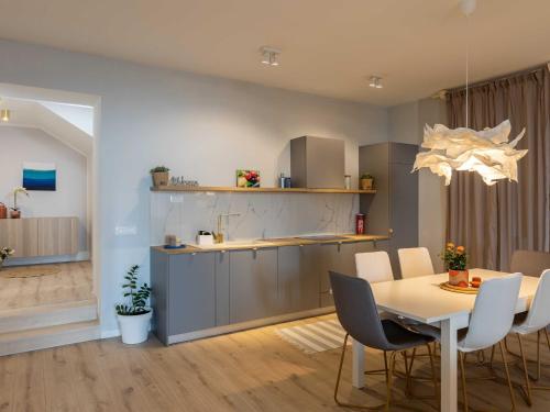 Apartments aMare - Three Bedroom Apartment with Terrace and Jacuzzi