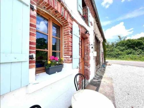 Photo de la galerie de l'établissement Countryside cottage with big garden & free parking, à Saint-Léger-Magnazeix