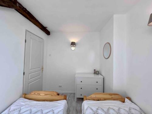 Photo de la galerie de l'établissement Countryside cottage with big garden & free parking, à Saint-Léger-Magnazeix