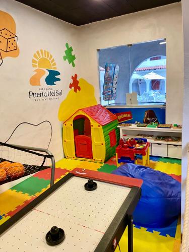 a childs room with a play room with a play set at Pousada Puerta Del Sol Rio das Ostras in Rio das Ostras