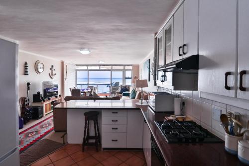 Una cocina o zona de cocina en Blakes Terrace 903