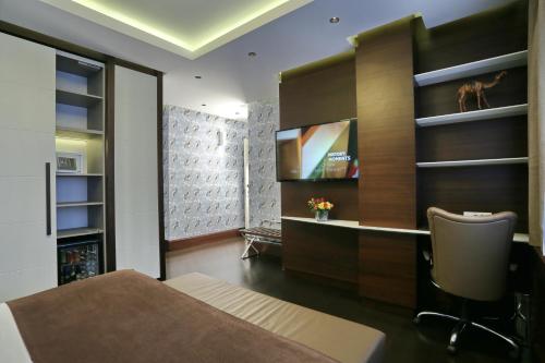 Телевизор и/или развлекательный центр в Belgreat Premium Suites