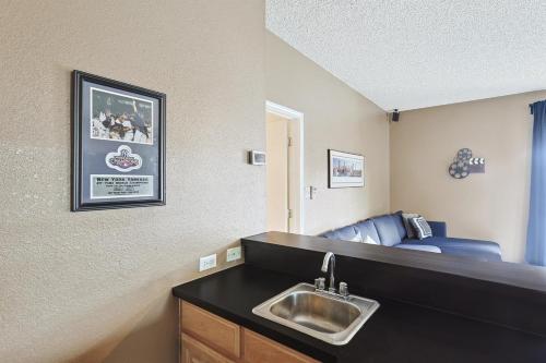 Ảnh trong thư viện ảnh của Vista Valley Vacay 5-BD w Pool & Cinema ở Lewisville