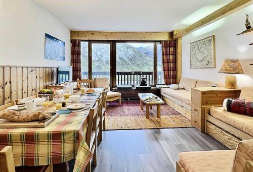 Résidence Le Bec Rouge - Appartement 3 pièces 8 personnes à Tignes ski aux pieds et proche des commerces dans le quartier du Lac. Grand espace de vie, cu MAE-2001