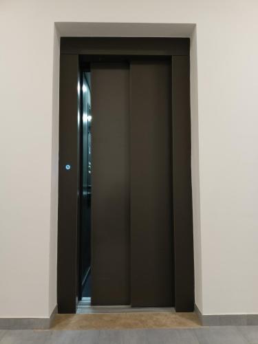 an open elevator door in a building at Casa Elefantino in Acilia