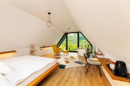 Giường trong phòng chung tại Woodland Luxury