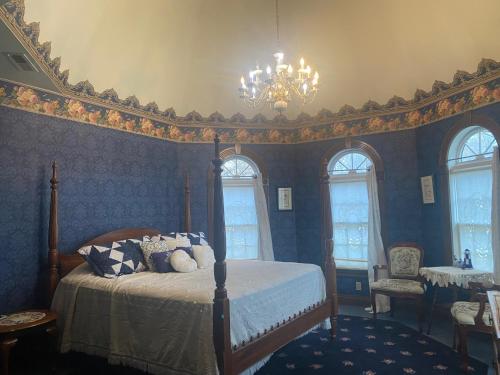 a bedroom with a bed and a chandelier at Apple Crest Inn in Gentry
