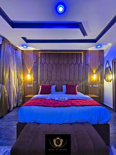 Ένα ή περισσότερα κρεβάτια σε δωμάτιο στο 2 Bed Apartment 5 - Serene Benin City Haven