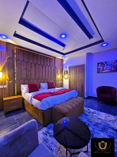 Ένα ή περισσότερα κρεβάτια σε δωμάτιο στο 2 Bed Apartment 5 - Serene Benin City Haven