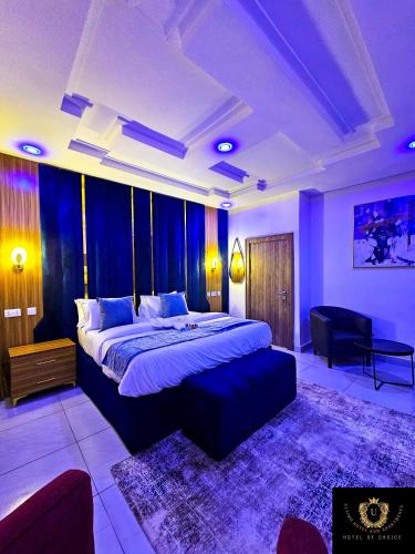 a bedroom with a large bed and a couch at 2 Bed Apartment 8 - Modern Benin City Residence in Benin City