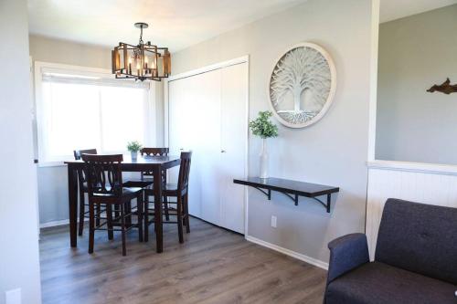a dining room and living room with a table and chairs at GREAT VIEWS - Over the Oaks - Stylish - Whole Home in Thousand Oaks