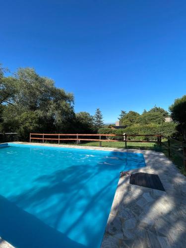 Bazén v ubytování Complejo Villa General Belgrano nebo v jeho okolí