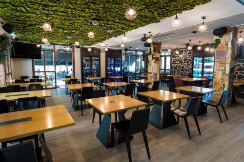 a dining room with wooden tables and chairs at Hotel Boutique Bahía de Plentzia in Plentzia