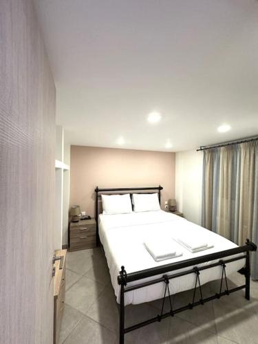 Tide and Tonic spacious 1bd apartment with extra Loft Style Sleeping Area, Paleo Faliro