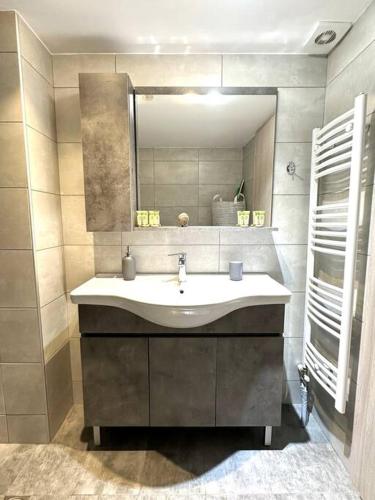 Tide and Tonic spacious 1bd apartment with extra Loft Style Sleeping Area, Paleo Faliro