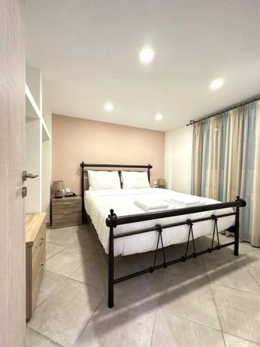 Tide and Tonic spacious 1bd apartment with extra Loft Style Sleeping Area, Paleo Faliro