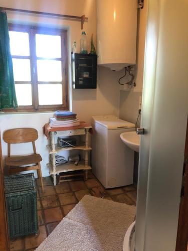 Kuchyň nebo kuchyňský kout v ubytování Erdőszéli Parasztház Kékkút