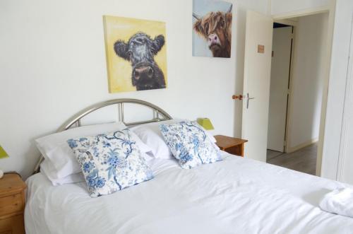 a bedroom with a bed with blue and white pillows at Le Gîte des Violettes in Ger