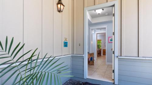 a hallway of a home with an open door at HAWAIIANA ESCAPE Tropical 3BR Kulalani Home with Bikes and Beach Club in Waikoloa