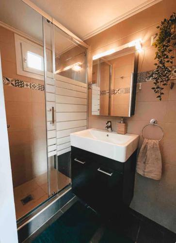 Rooftop Tiny Suite-Roof Deck-Sunbeds-City view