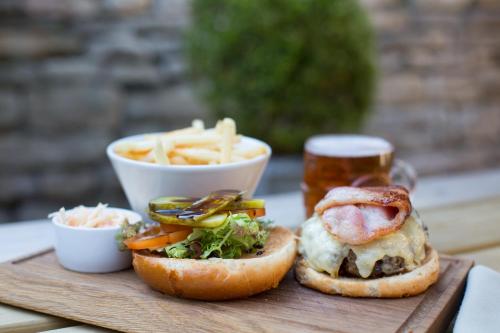 Food at or somewhere near the inn 