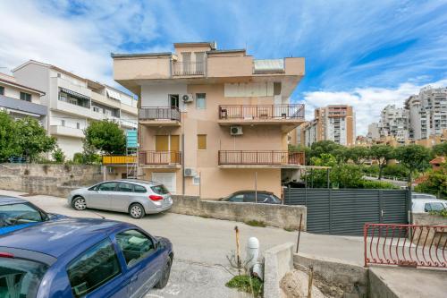 Apartments with a parking space Split - 22293