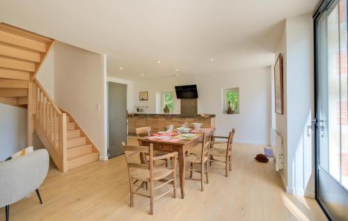 Dapur atau dapur kecil di Gorgeous Home In Gans With Kitchen