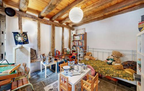 a room with a bed with teddy bears on it at Stunning Home In Ossages in Ossages